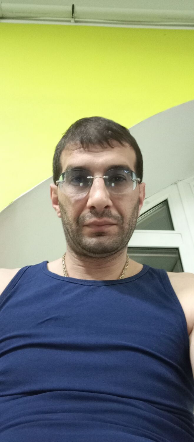  42246228  Hayk, 36 ,    
