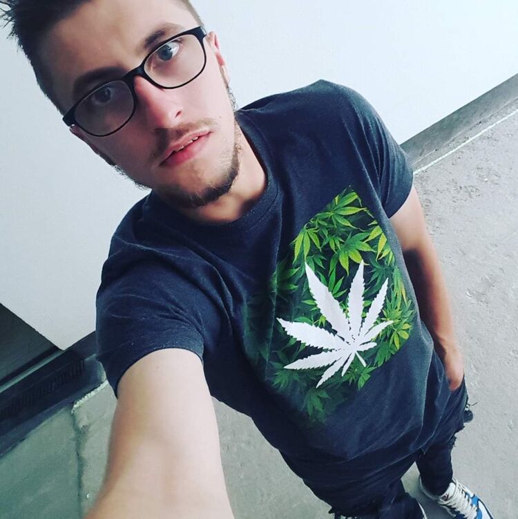  23084648  , 31 ,    