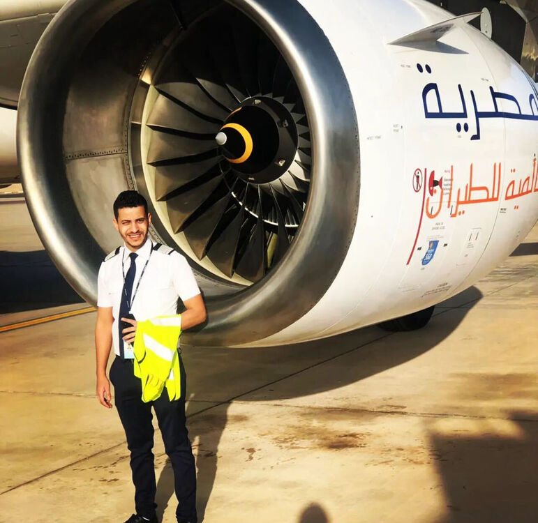  42361138  Ibrahim, 33 ,    