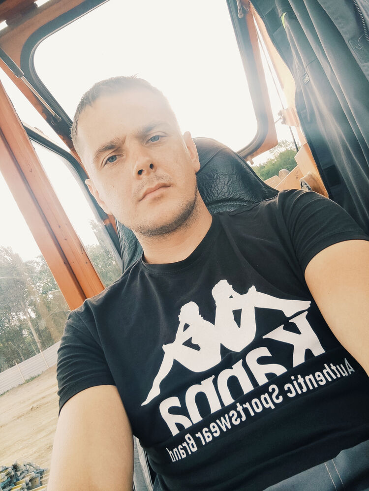  27036988  Vladimir, 32 ,    