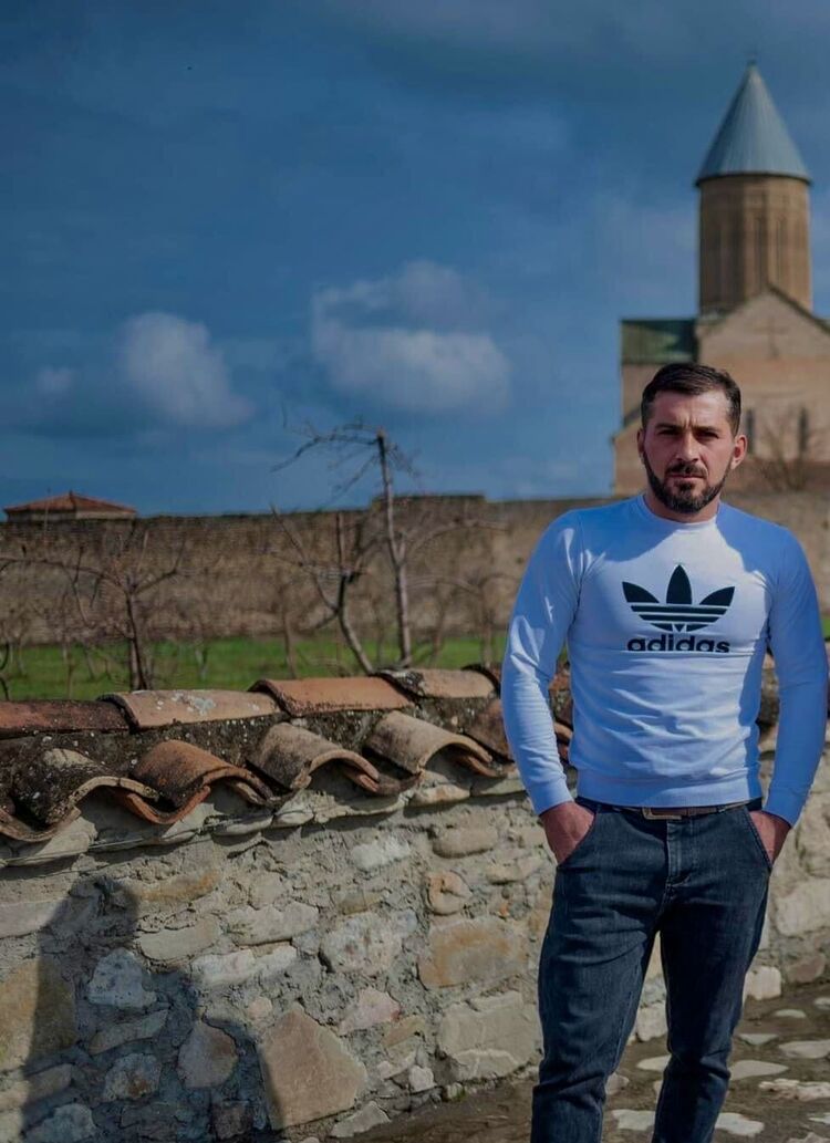  44278798  Dato, 34 ,    