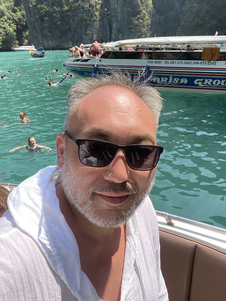  52897148  Rustem, 45 ,    