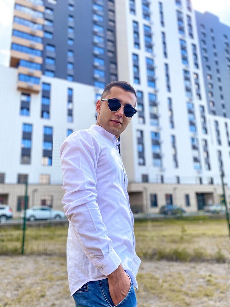  48199718  Parviz, 26 ,    