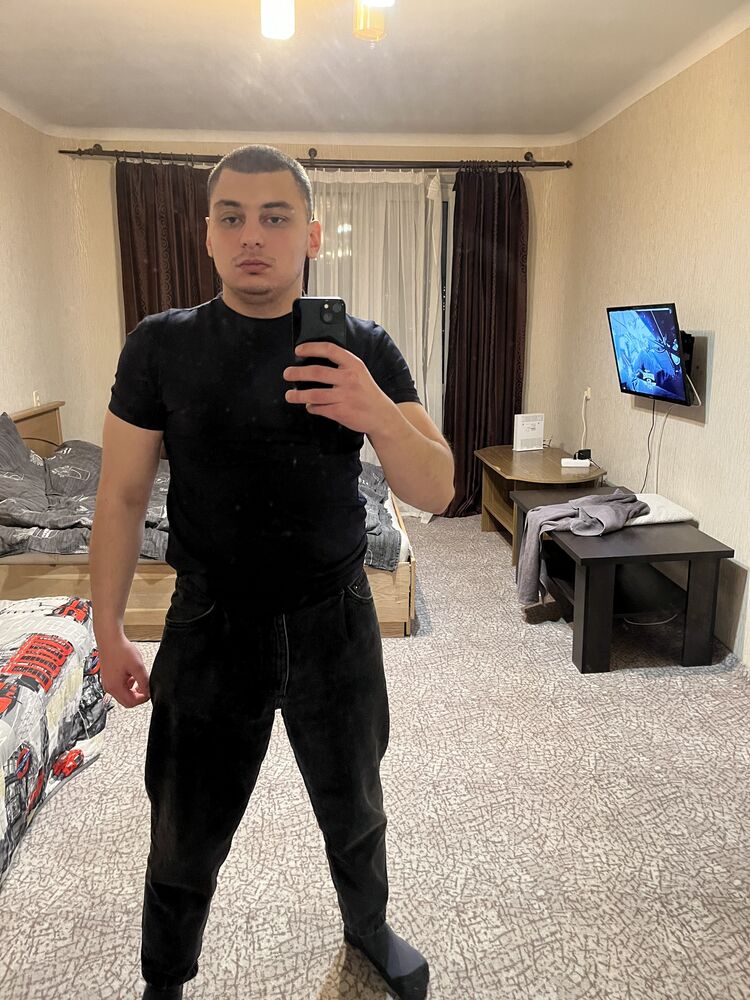  48430768  Vasili, 27 ,    