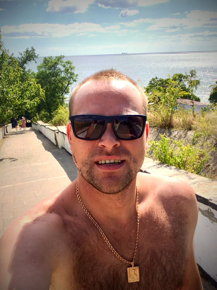  ,   Ruslan, 37 ,   ,   , c 