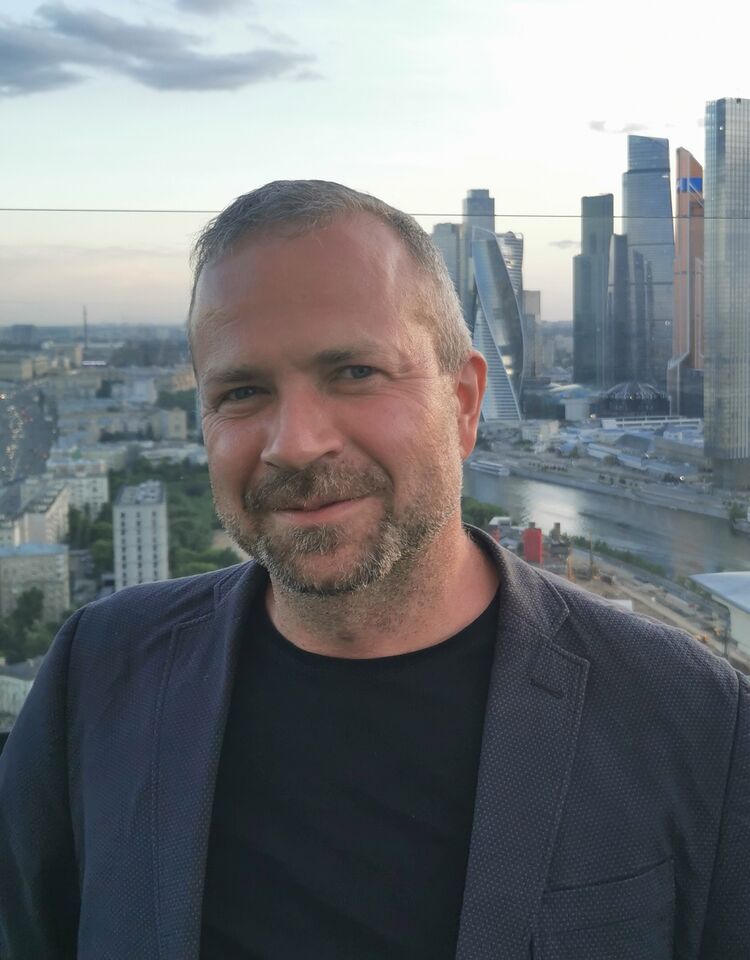  ,   Serge, 45 ,   ,   