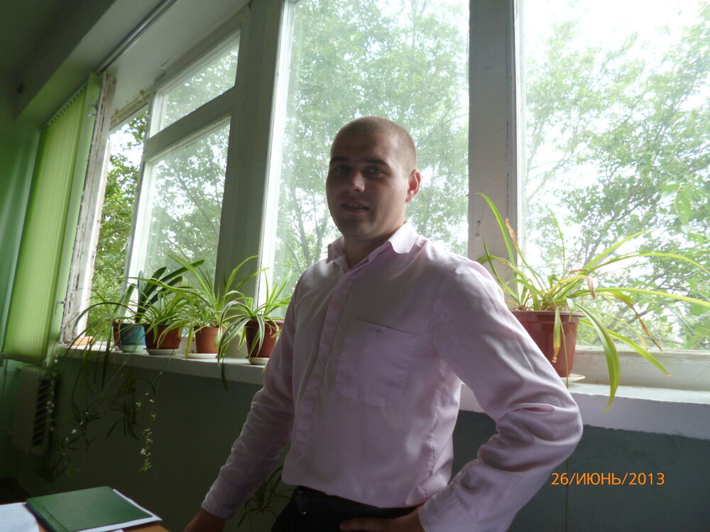  ,   Victor, 34 ,   