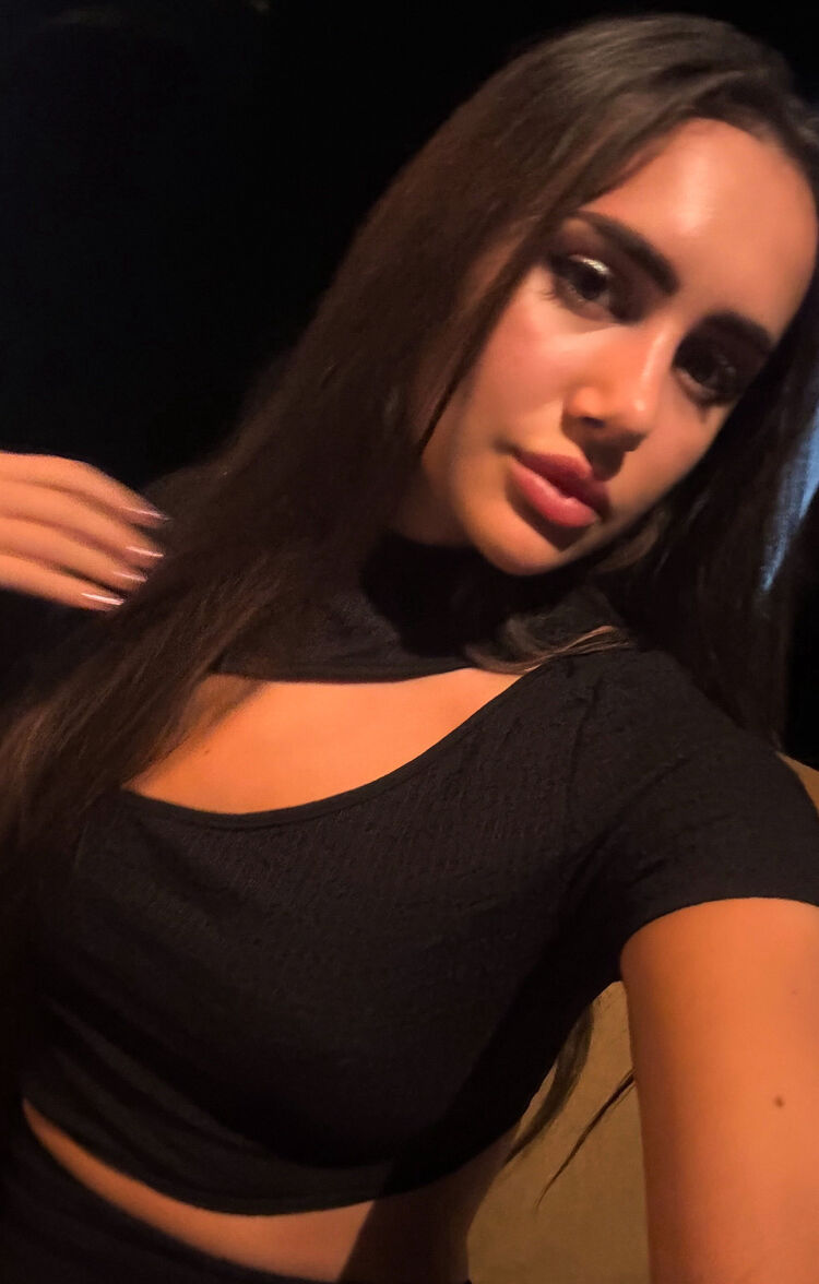  49965458  Anna, 20 ,    