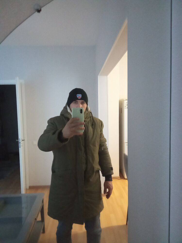  40822878  Yusuf, 37 ,    