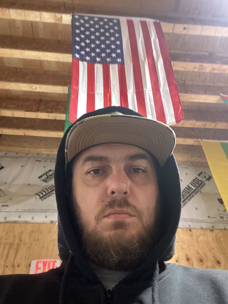  38058188  Roman, 43 ,    