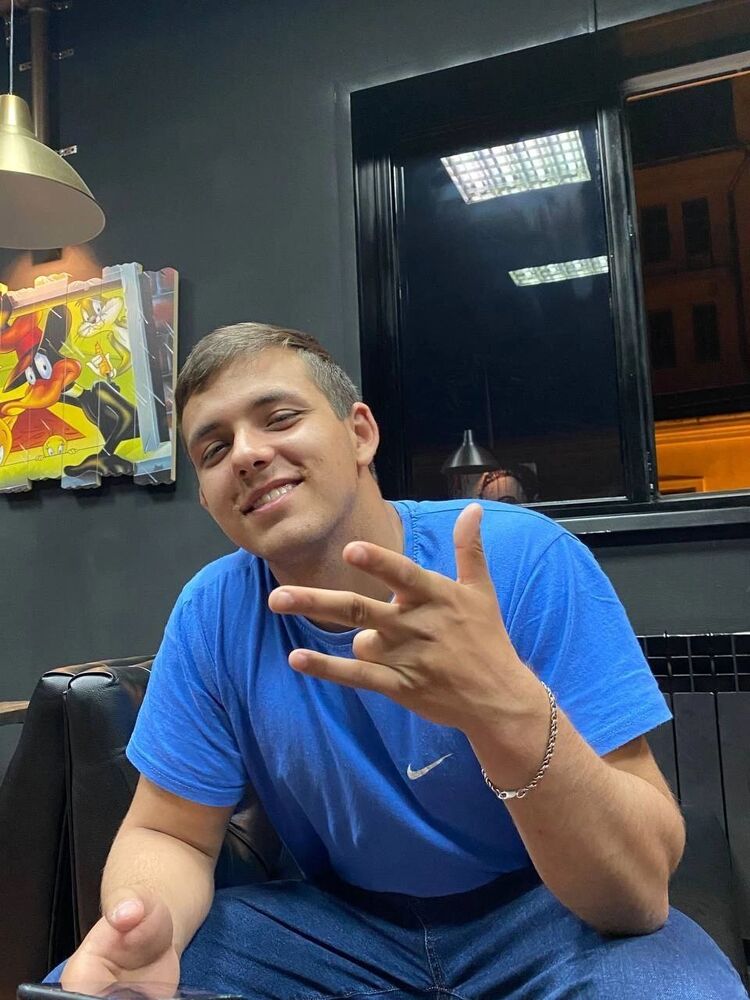  48235858  , 21 ,    