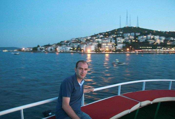  24233258  Vardan, 45 ,    