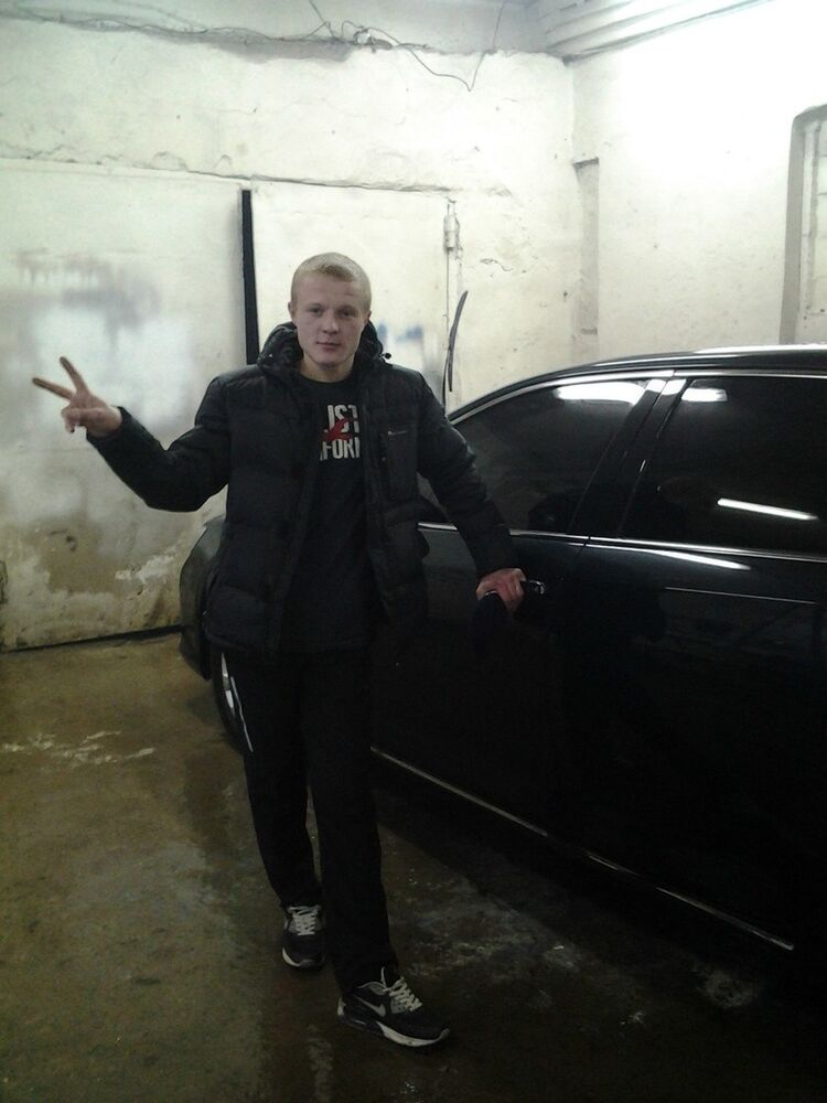  18952898  Aleksandr, 36 ,    