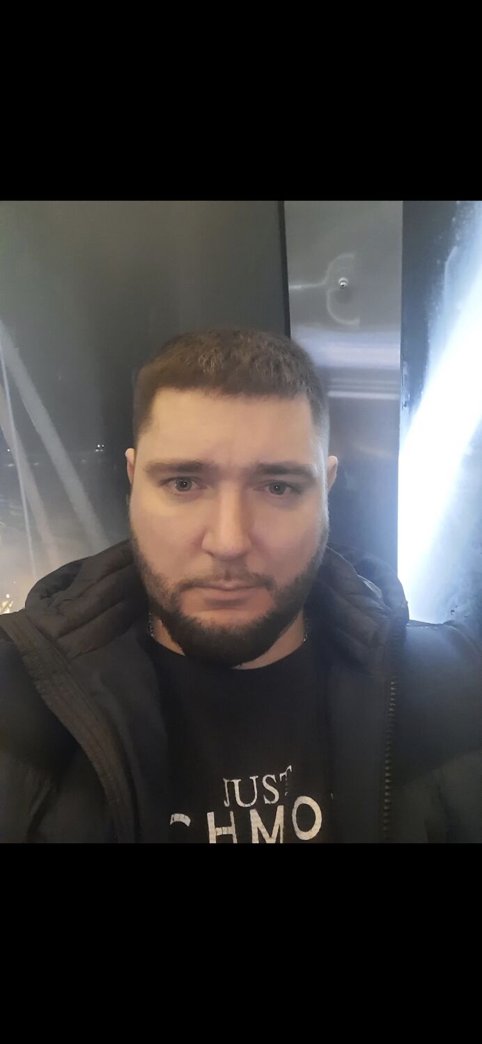  49935328  Viktor, 36 ,    