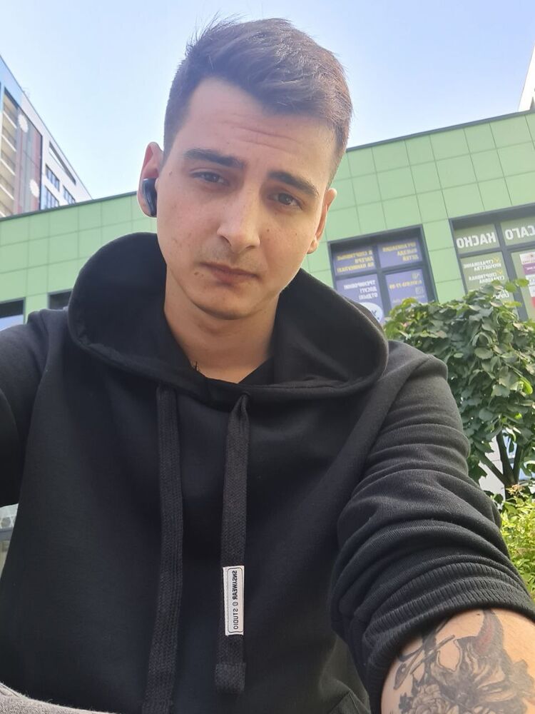  30442038  , 25 ,    -