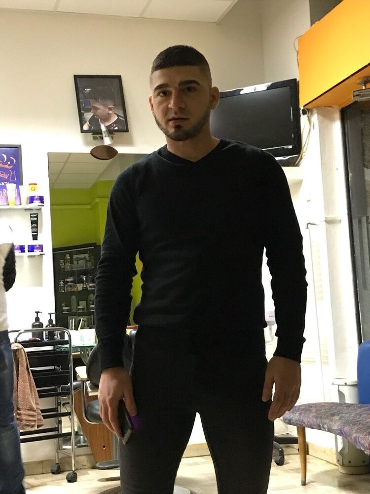  42516828  Valentin, 31 ,    