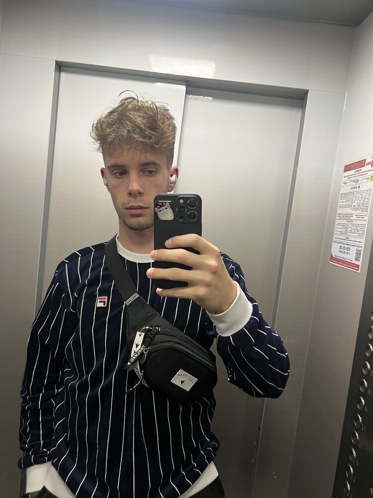  47130828  Hound, 21 ,    Charenton-Le-Pont