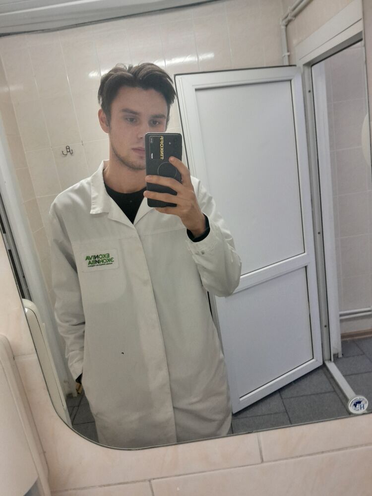  44385958  , 24 ,    
