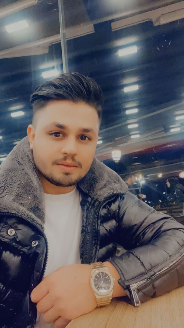  ,   Leo, 33 ,   ,   