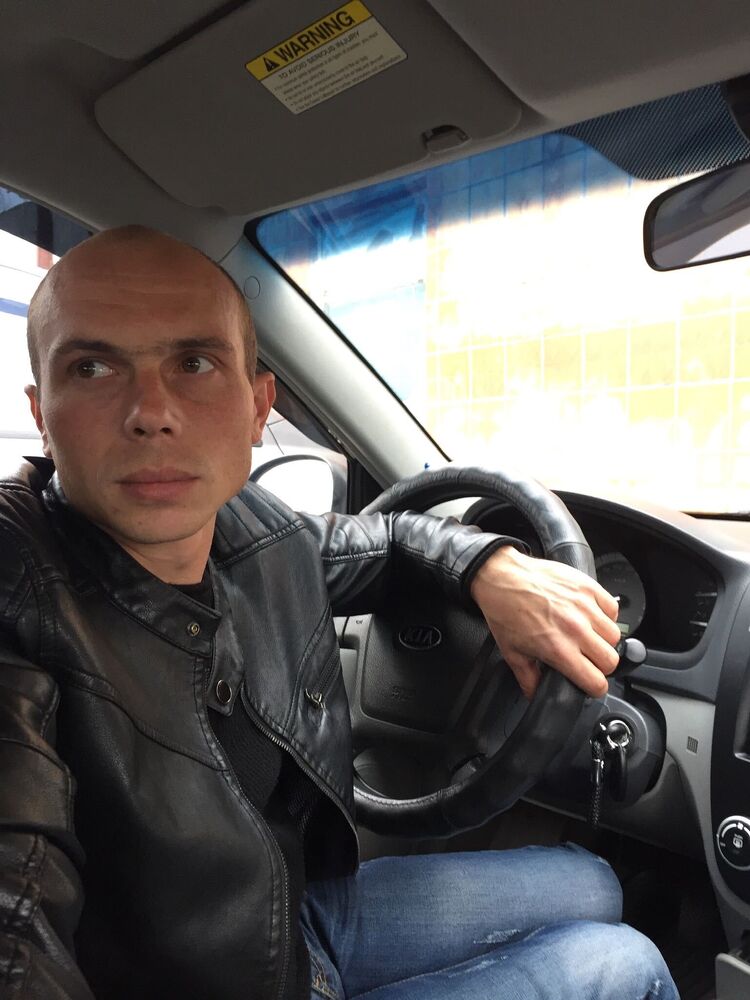  41172498  Pavel, 35 ,    