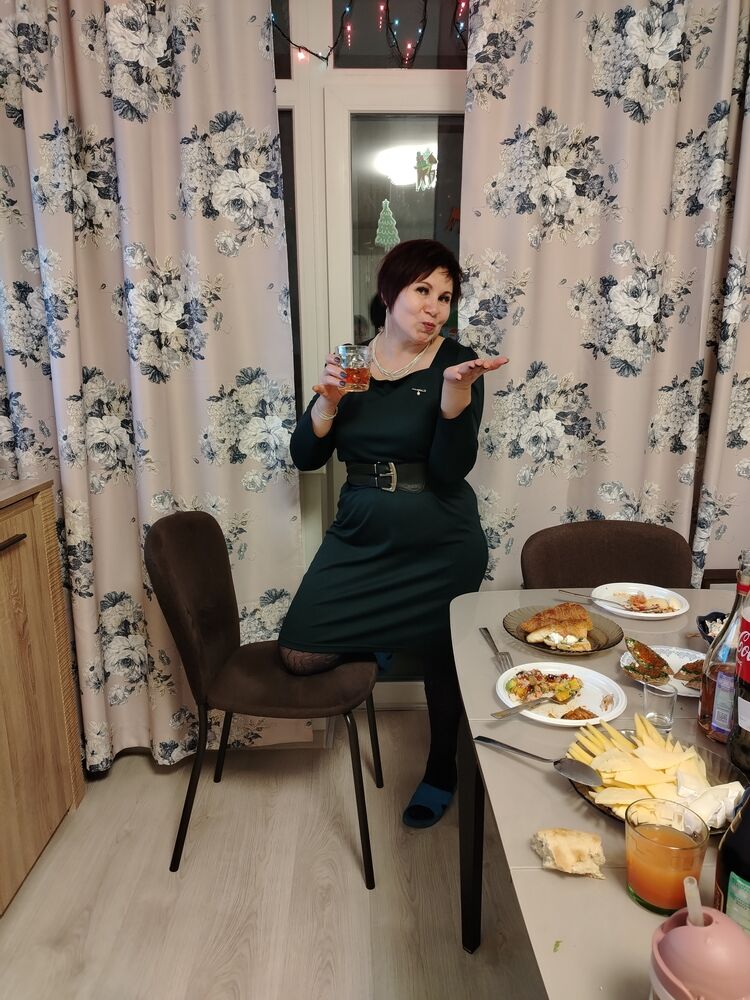  48796998  Anna, 50 ,    