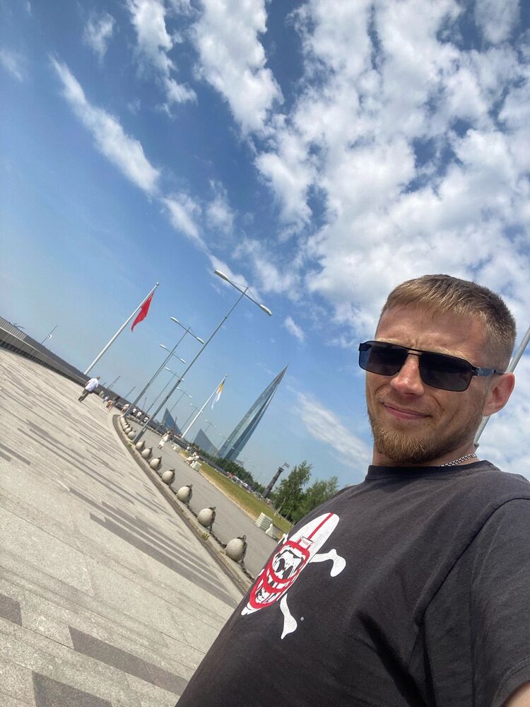 37377848  VladislaV, 35 ,    