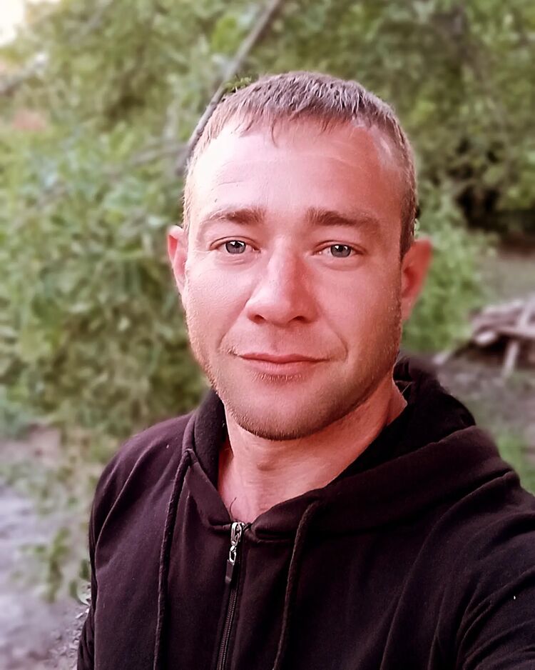  53434478  Max, 37 ,    --