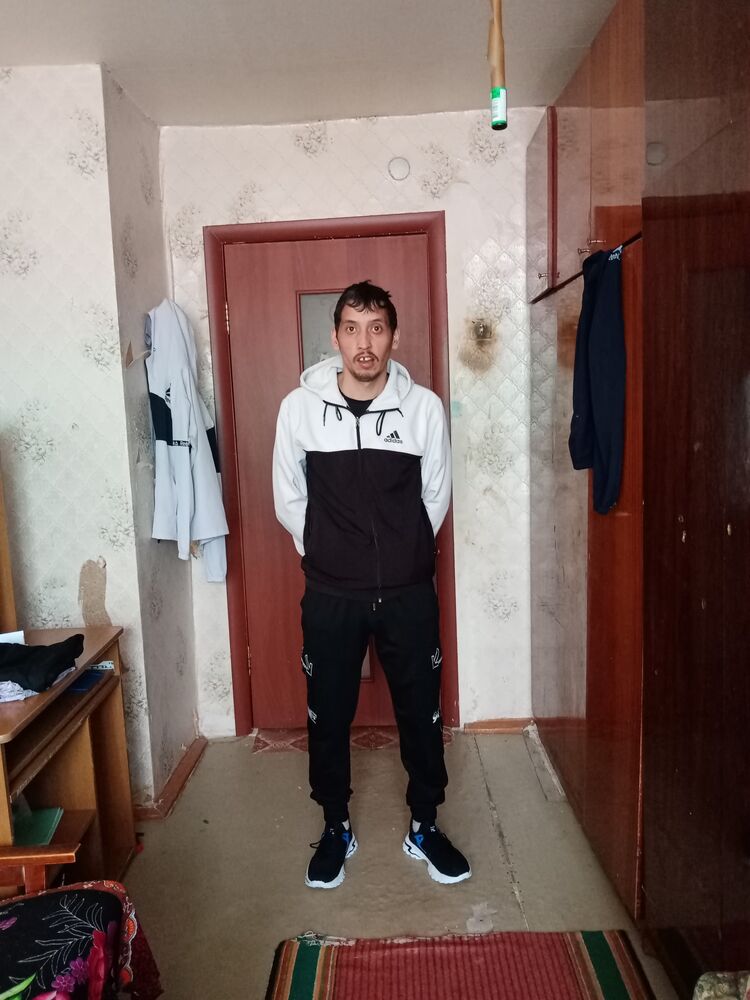  26065088  Rustam, 36 ,    