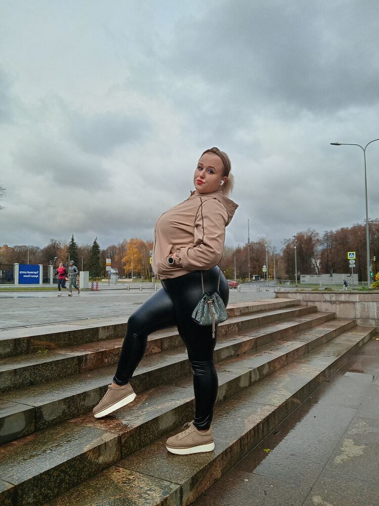  54330028  Polina, 22 ,    