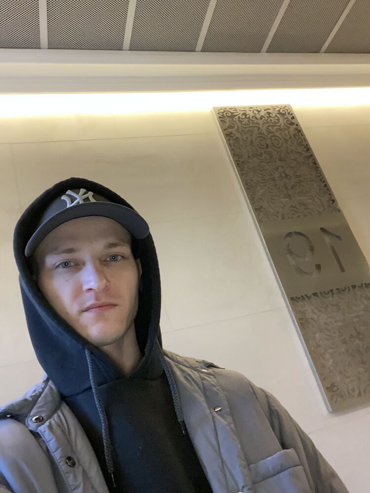  29818288  Anton, 32 ,    