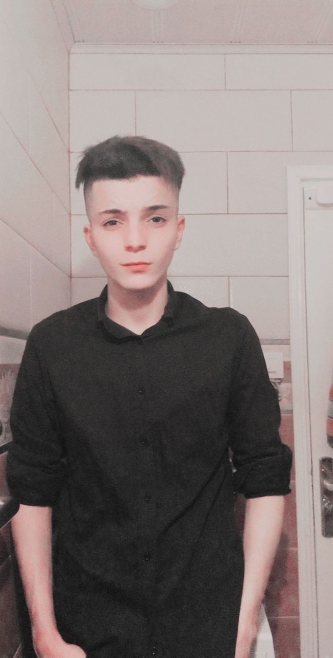  35896128  Paul Anderse, 25 ,    