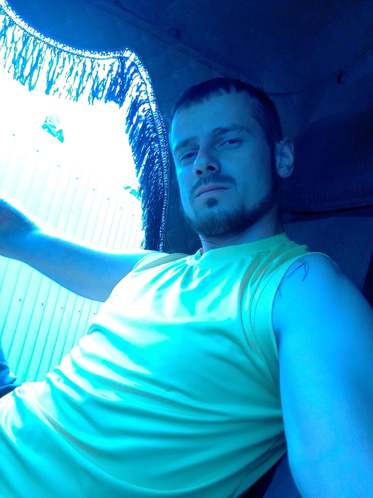  35040838  Artem, 33 ,    
