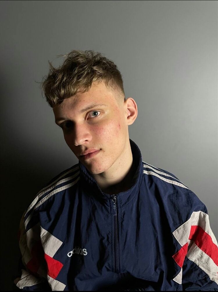  29887138  Mikhail, 21 ,    