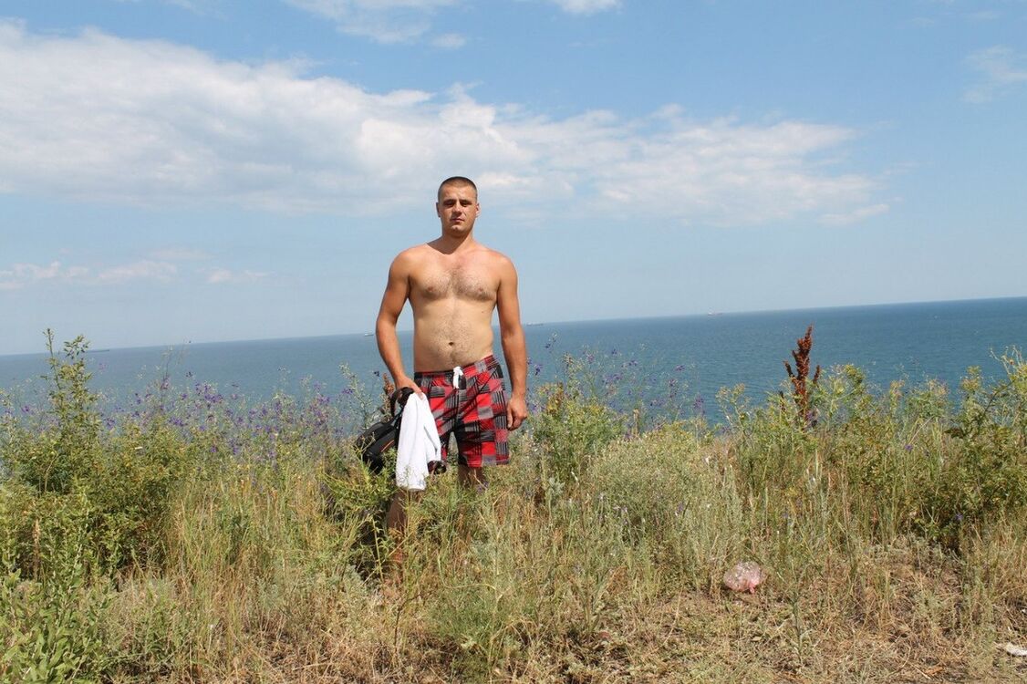  9356298  Oleg, 41 ,    