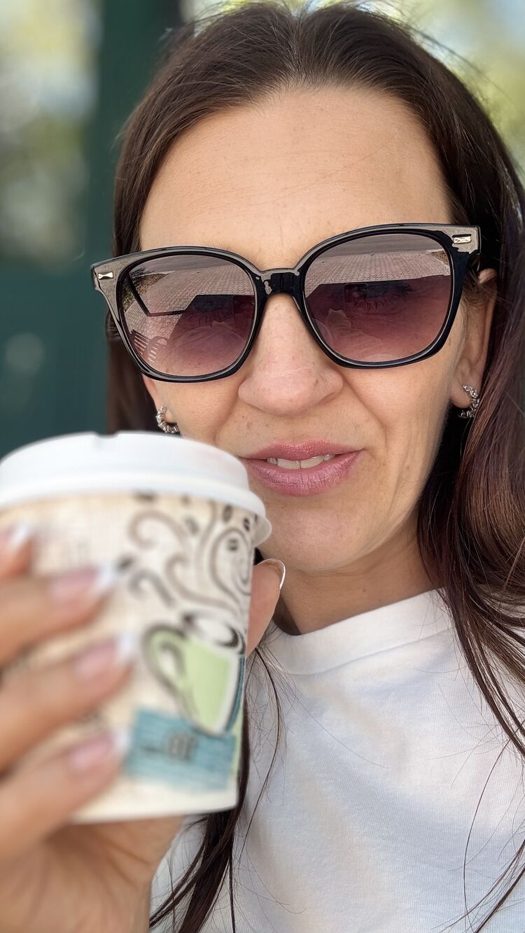  53291378  Iryna, 44 ,    Laramie