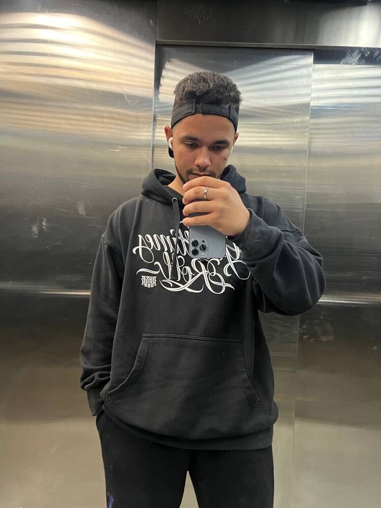  38903888  , 23 ,    