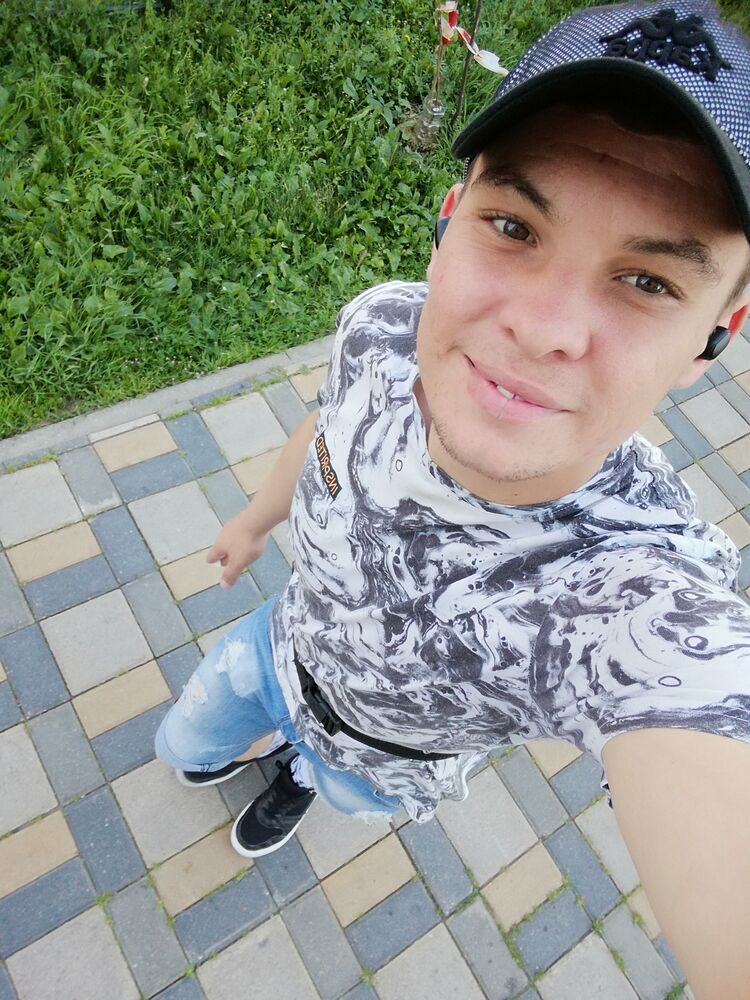  29728668  Artur, 29 ,    