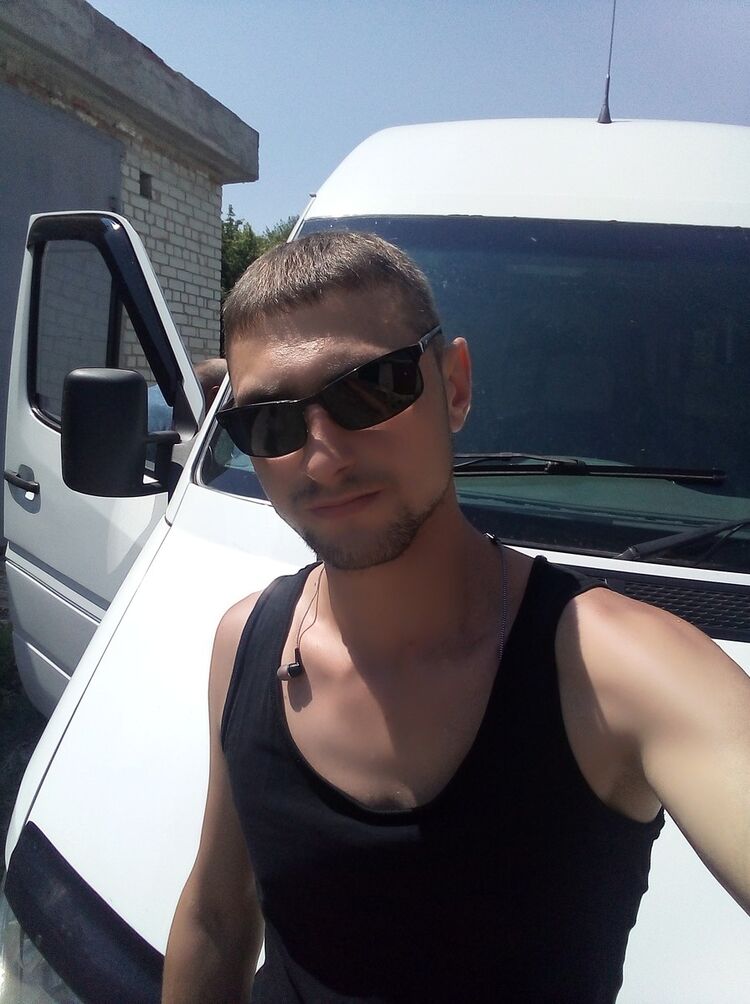  ,   Vlad, 32 ,   