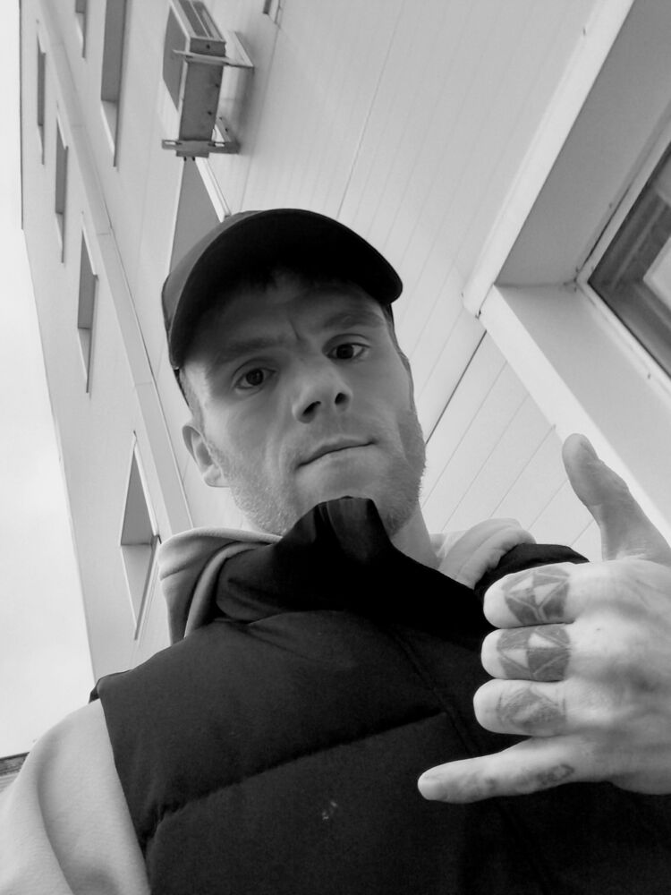  52393558  No name, 31 ,    