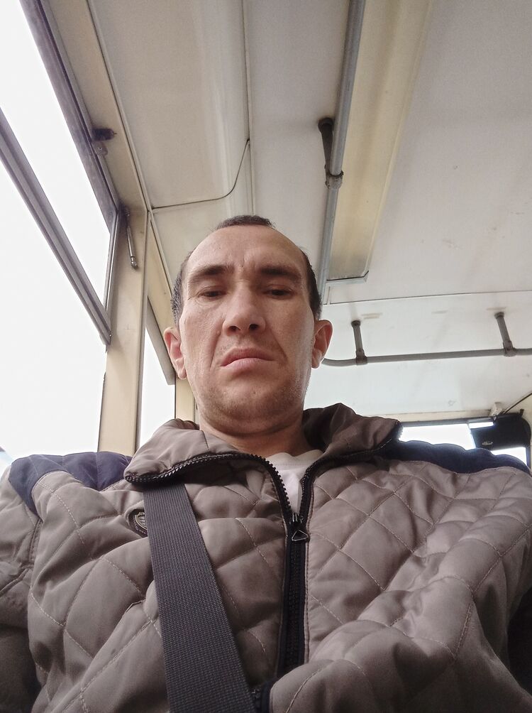  30174568  Sergei, 48 ,    