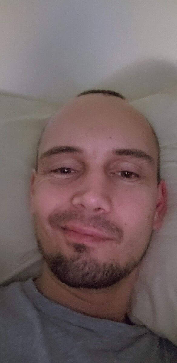  17055268  Nikolai, 42 ,    