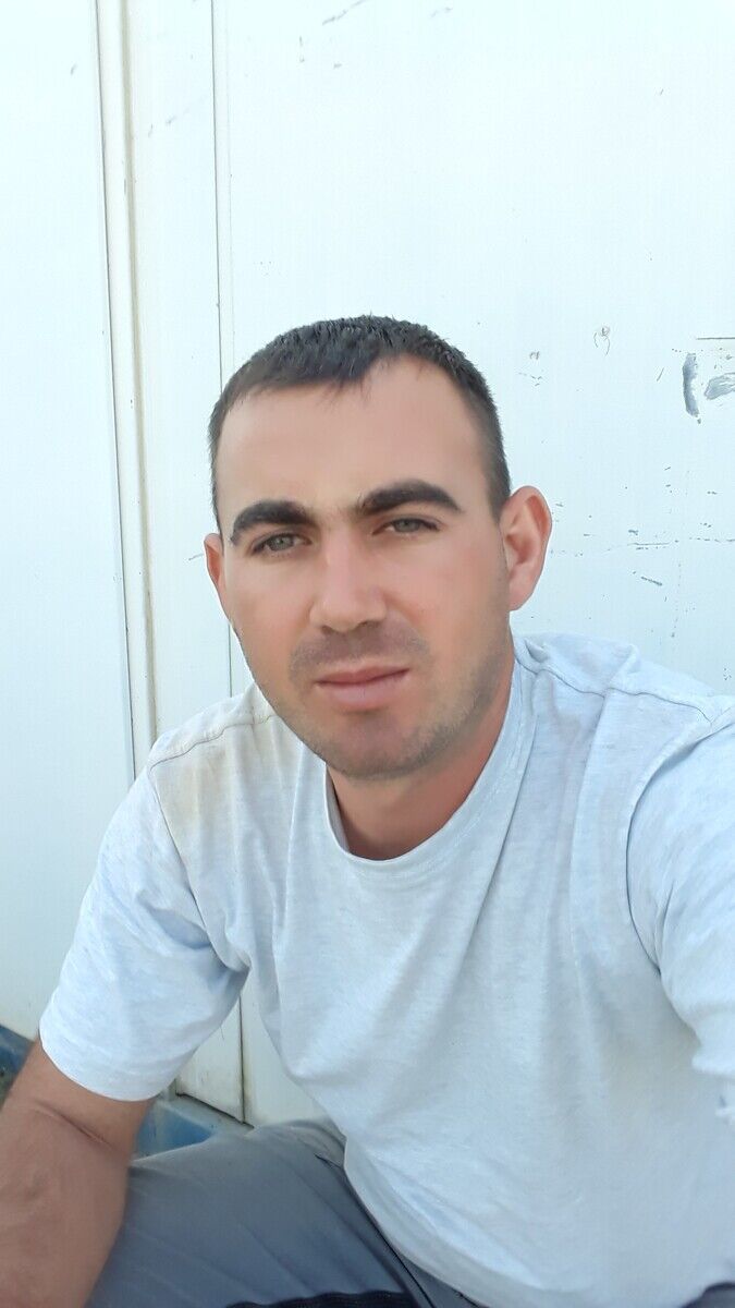  21101628  Sergiu, 35 ,    