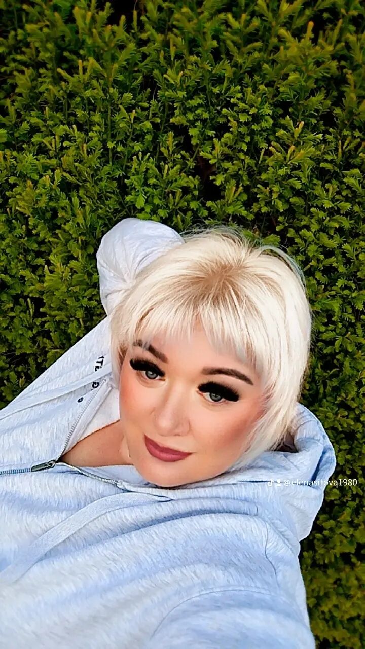  ,   Elenka, 44 ,   ,   