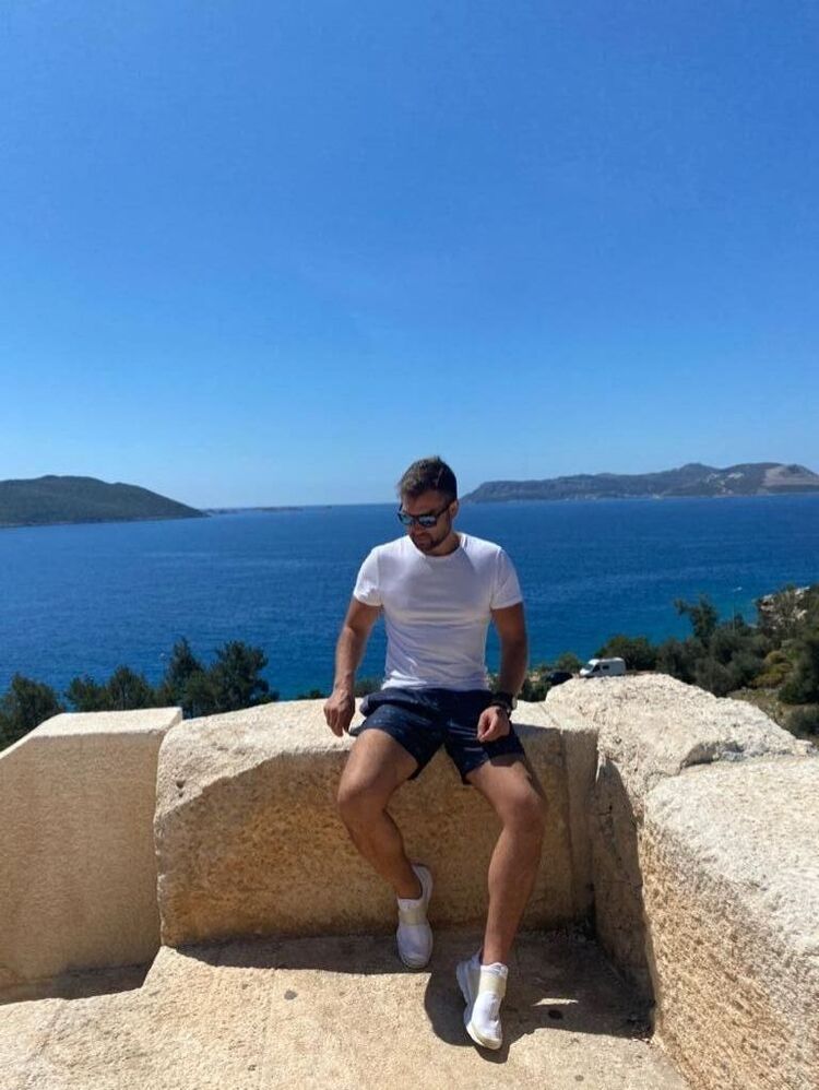  27704308  Alexx, 37 ,    