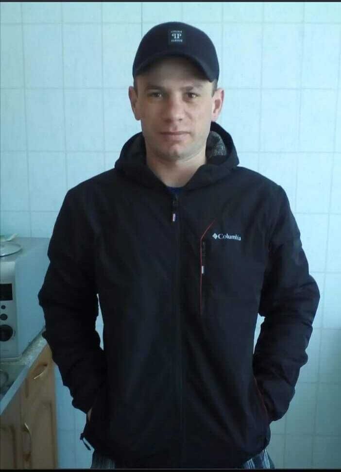  50416648  Konstantin, 37 ,    