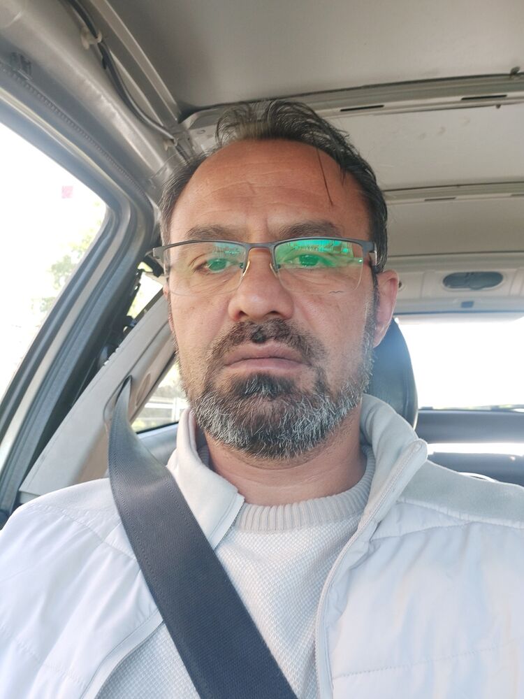  44094988  Ali, 44 ,    