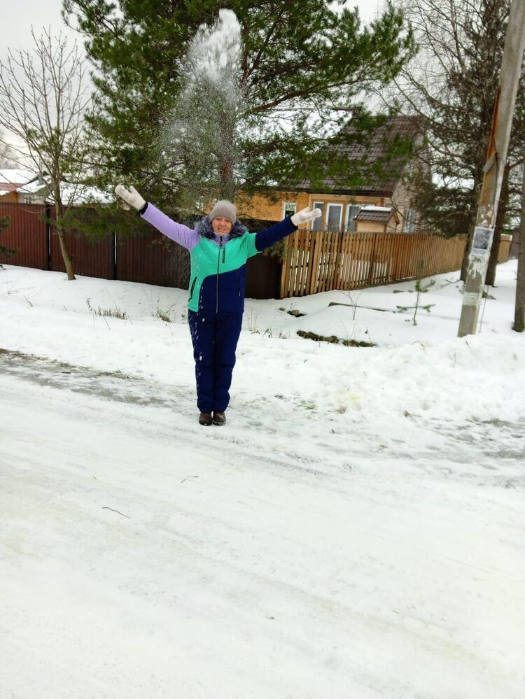  48859368  ELENA, 62 ,    