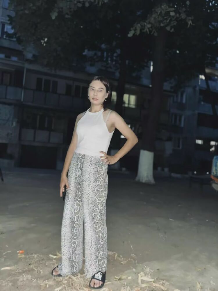  ,   Liuba, 24 ,   c 