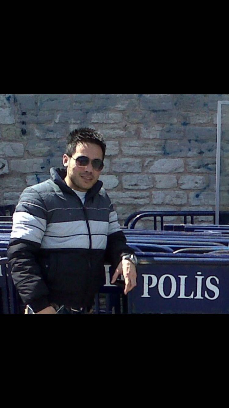  24284258  Ikram, 40 ,    