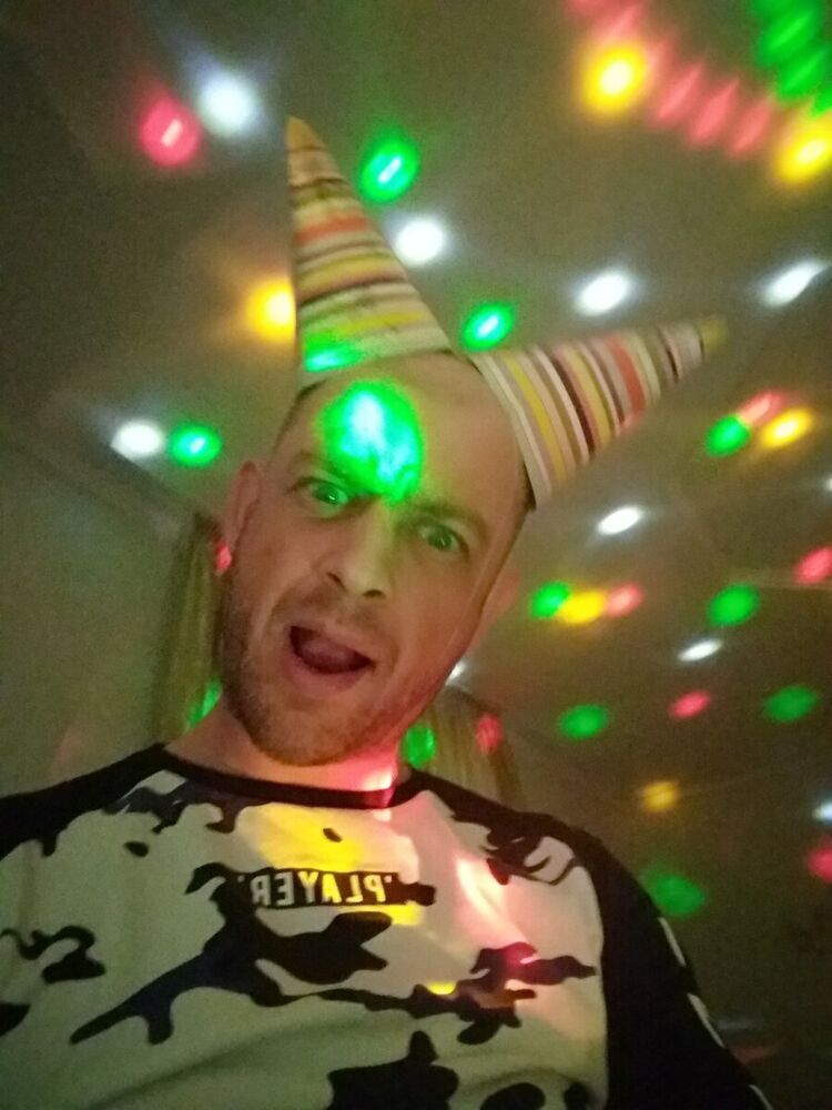  21690858  Slava, 38 ,    